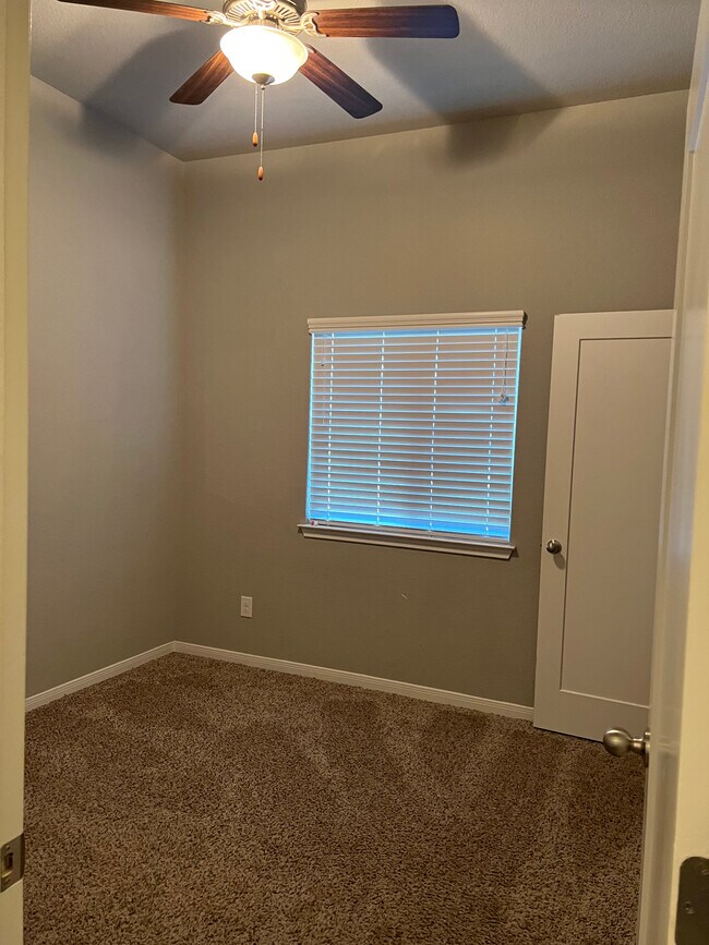 Building Photo - 8119 Redbrush