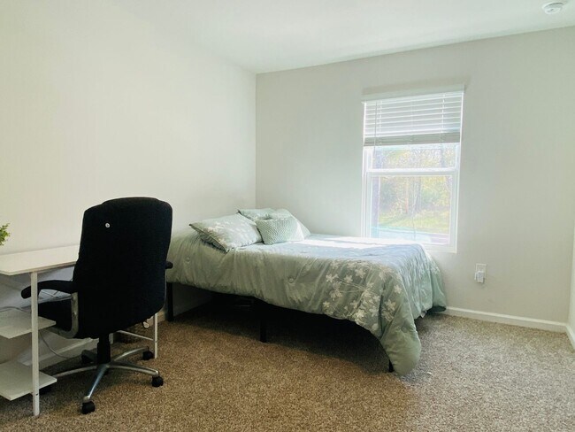 Building Photo - Functional 2-Story Design | 4BR + 2.5BA | Quick Access to I-10