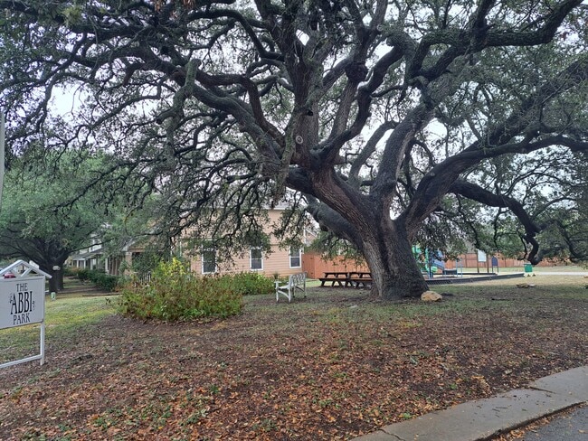 Building Photo - 2205 Melissa Oaks Ln