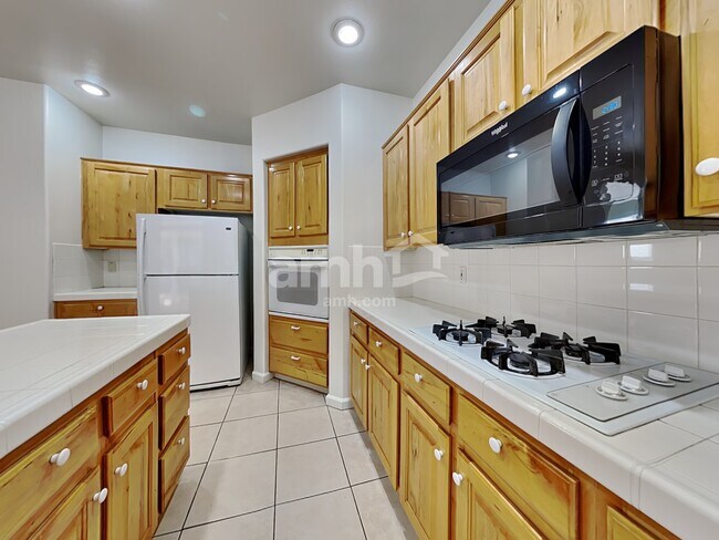 Building Photo - 541 Kavanagh Pl