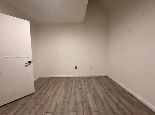 Building Photo - 1750 W 56th St