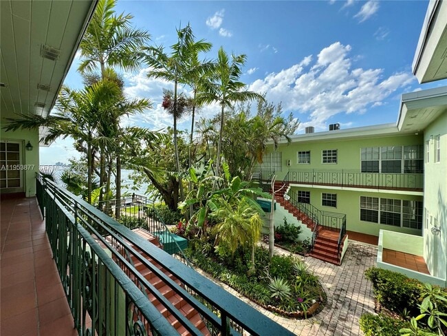 Building Photo - 8620 Byron Ave