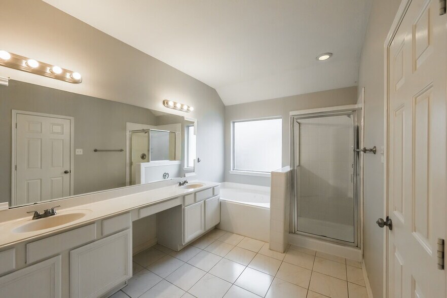 Building Photo - 5139 Chase Park Cir