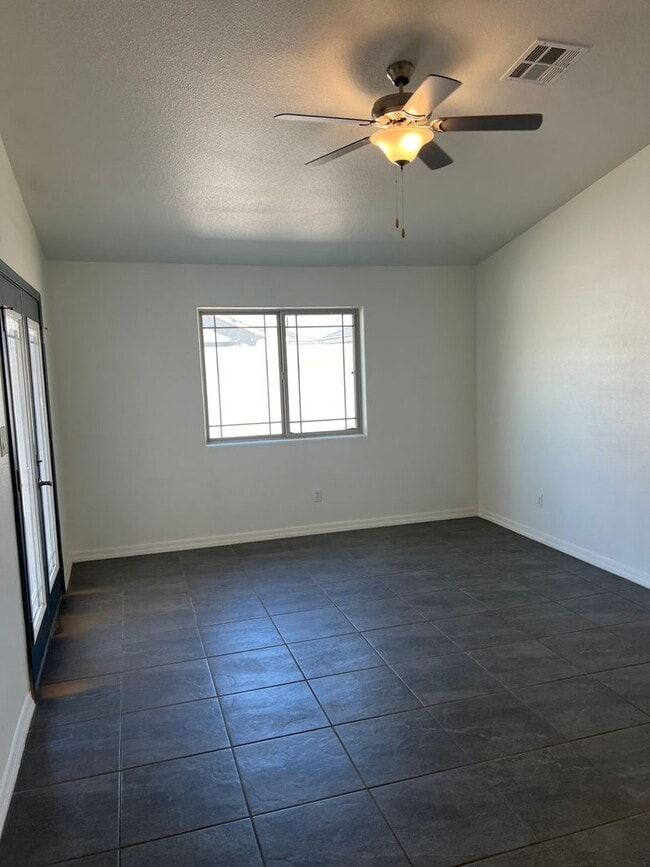 Building Photo - Large Corner Lot home with 3 full size bed...