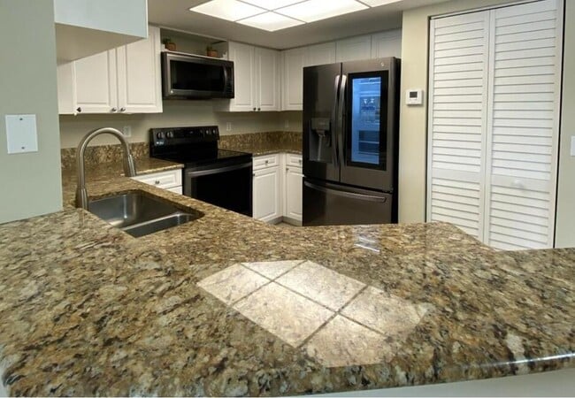 Building Photo - 600 Crestwood Ct N