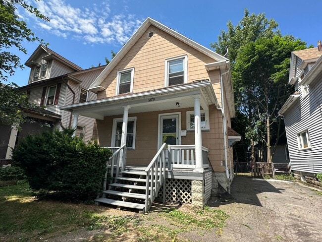 Primary Photo - NICE 3 BEDROOMS WITH FULL BATH MOVE-IN READY!