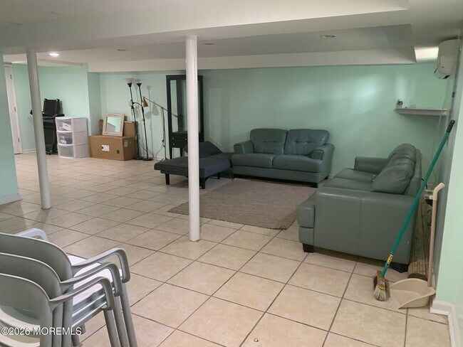 Building Photo - 988 Elizabeth Terrace