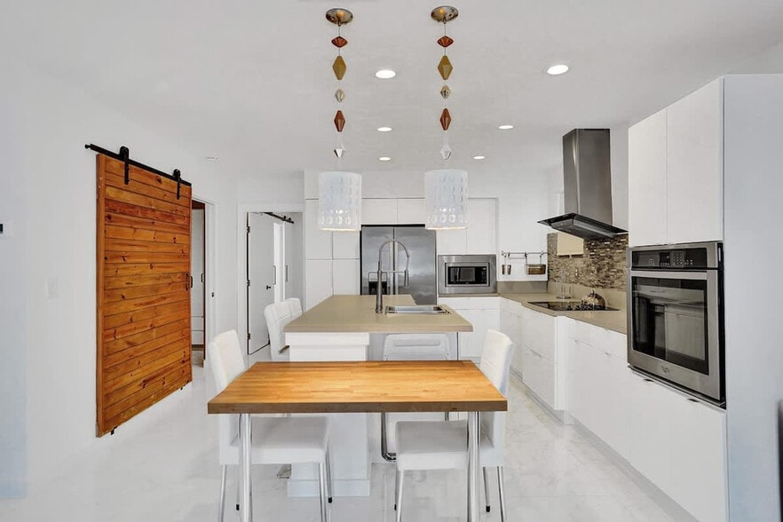 Building Photo - 3215 NE 7th St