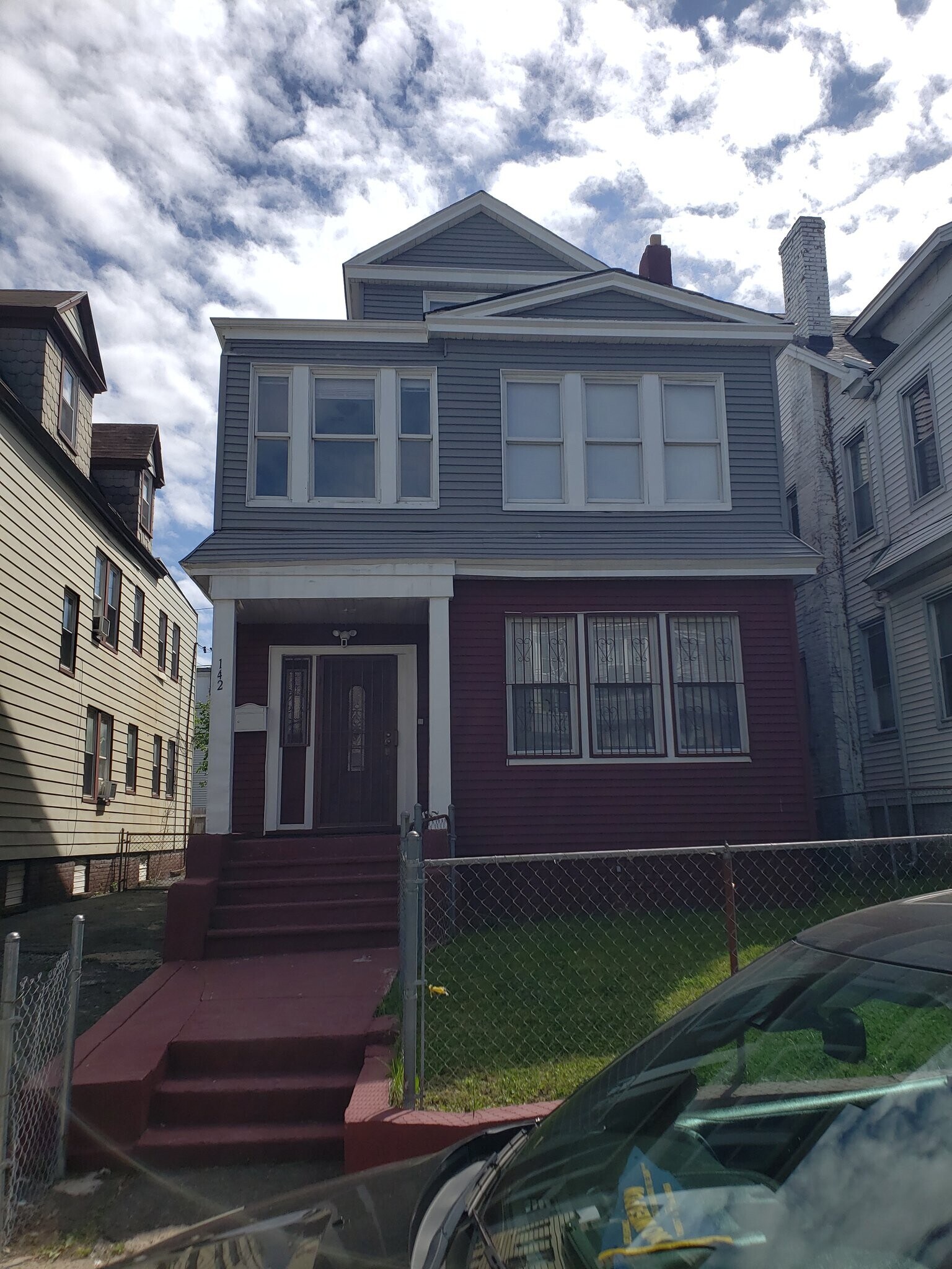 Building Photo - 142 Mapes Ave