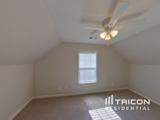 Building Photo - 4412 Spring Cove Dr
