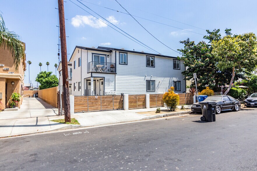 Primary Photo - 1121 W 39th Pl