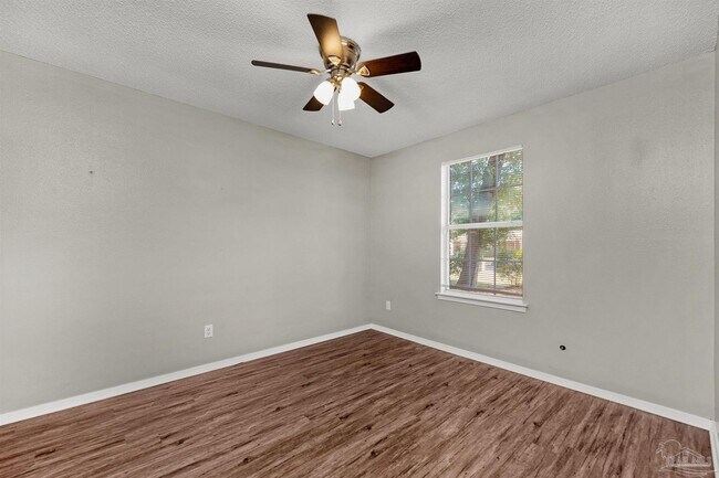 Building Photo - 5499 Chantilly Cir