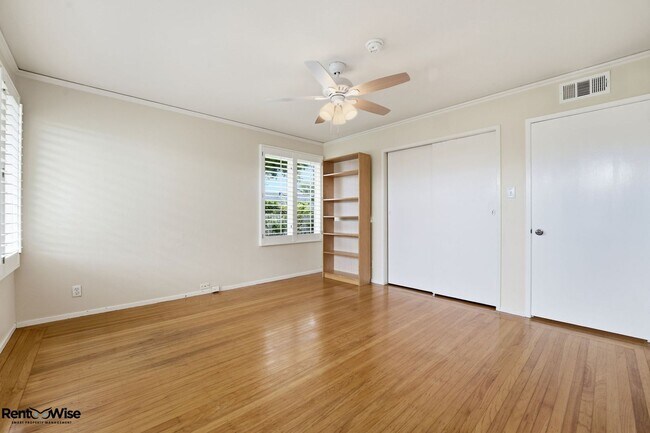 Building Photo - 536 W Hillsdale Blvd