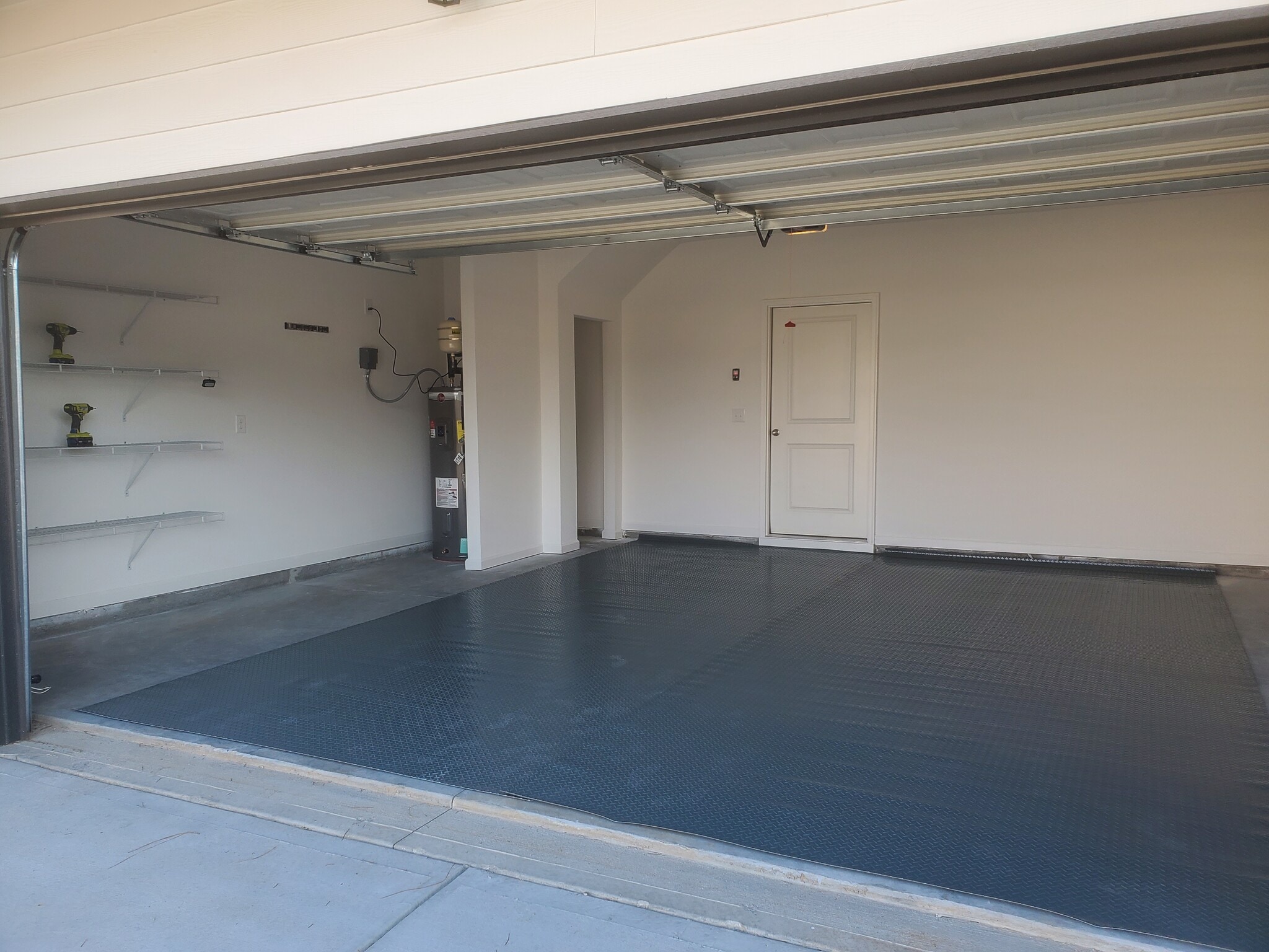 2 car garage with floor mat for easy maintenance - 95 Constitution Ave