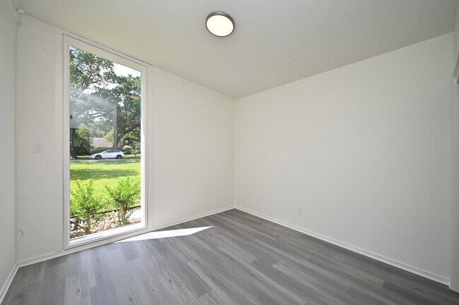 Building Photo - 14420 Westway Ln