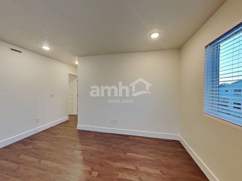 Building Photo - 11502 W Mesquite St