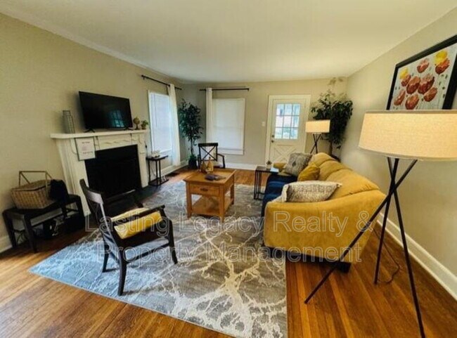 Building Photo - 1227 Brookwood Dr