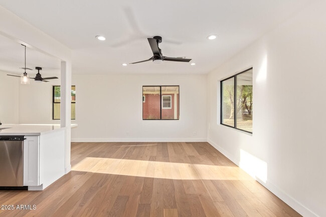 Building Photo - 9042 N 3rd Ave