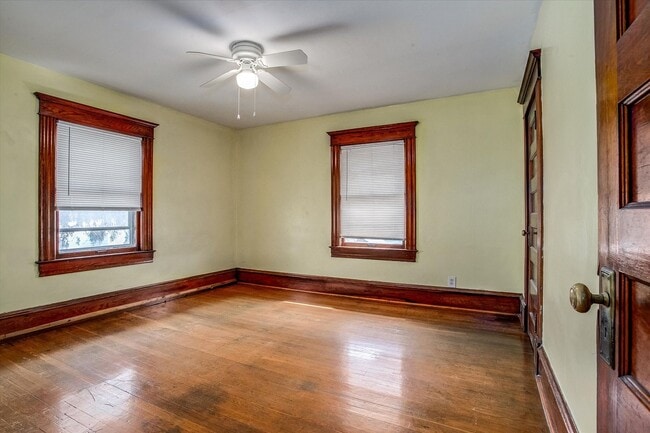 Building Photo - 908 E 31st St