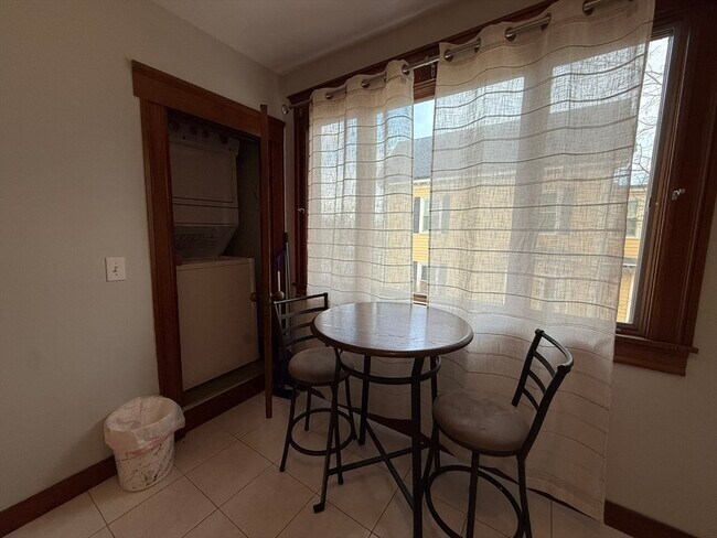 Building Photo - 22 Yale Ave