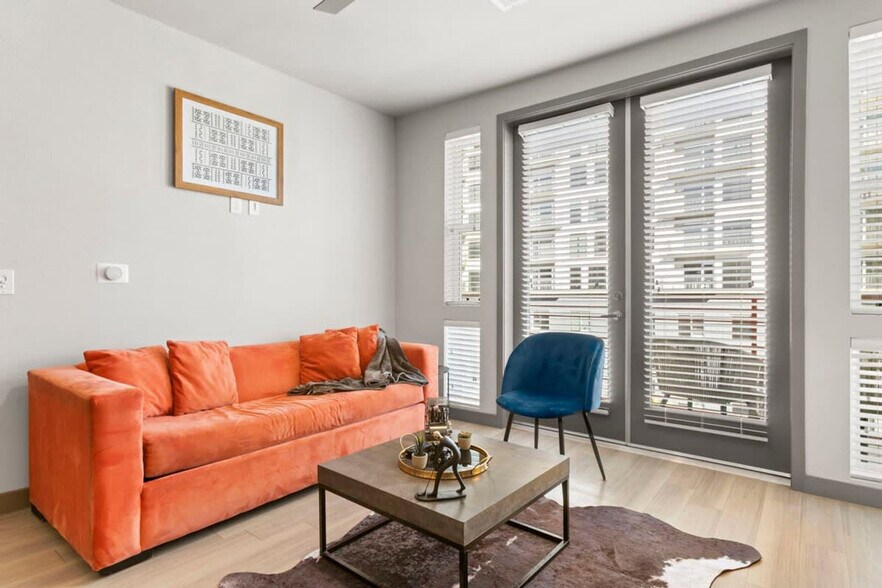 Primary Photo - 400 N 2nd Ave