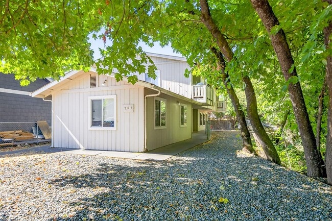 Primary Photo - 505 NW D St