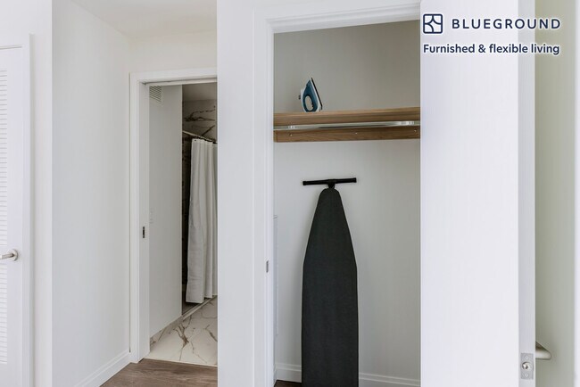 Building Photo - 1000 S Michigan Ave