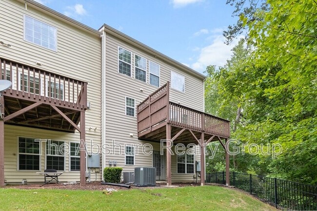 Building Photo - 8611 Macedonia Lake Dr