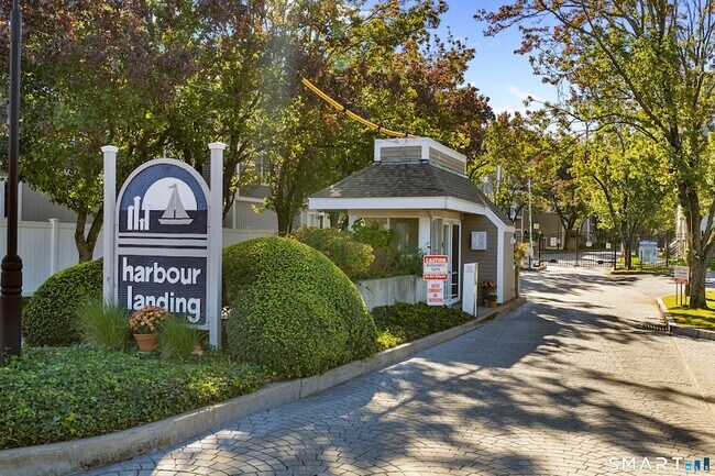 Building Photo - 85 Harbour Close