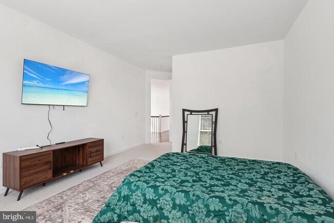 Building Photo - 2 Dogleg Ln