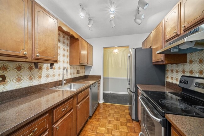 Building Photo - 2300 Windsor Mall