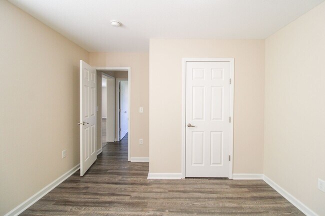Building Photo - Great Location! 4 Bedroom Home Close to Downtown Pulaski