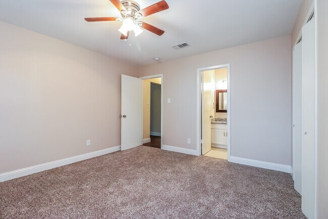 Building Photo - 1721 Steinburg Ln