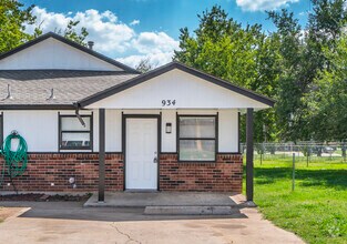 Building Photo - 932/934 SW 62nd St