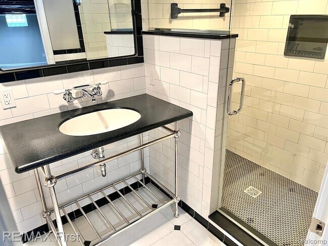 Building Photo - 4516 Robinwood Ave