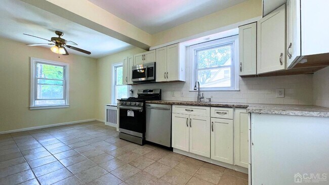 Building Photo - 408 Ryders Ln