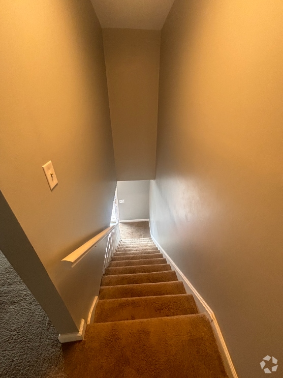 Building Photo - Two bed townhome