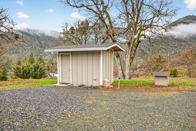 Building Photo - 860 Humbug Creek Rd