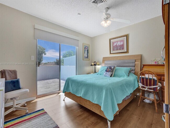 Building Photo - 8662 Bridle Path Ct