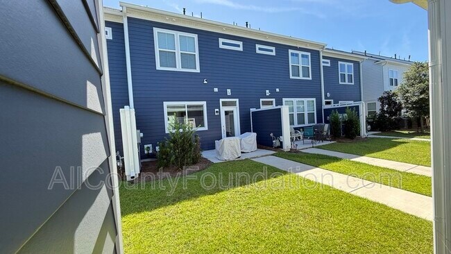 Building Photo - 612 Southview Ln