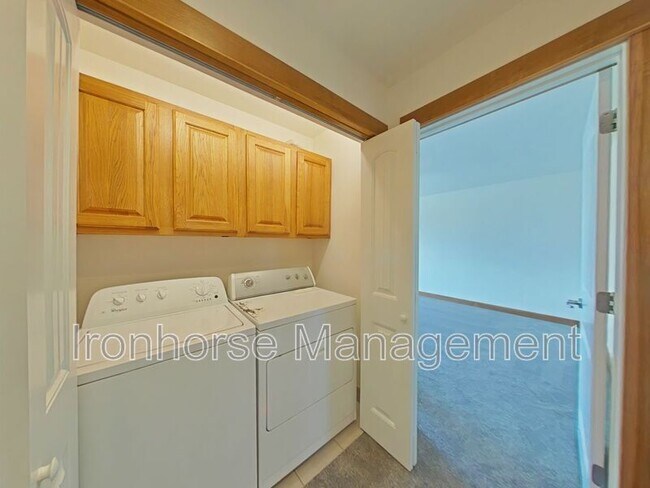 Building Photo - 5471 Glenellen Dr
