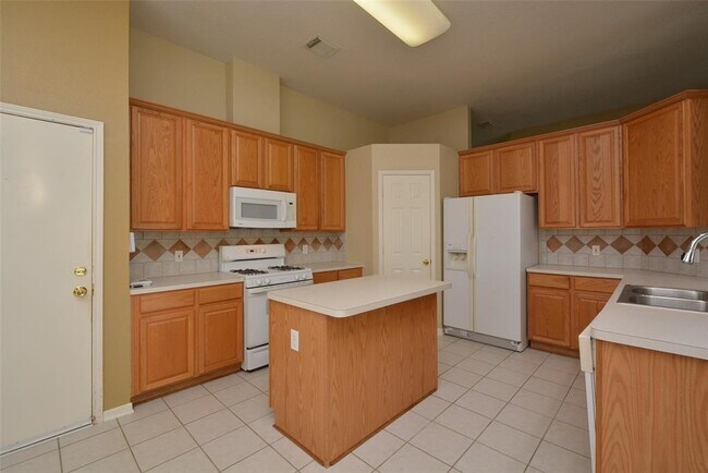 Building Photo - 2931 Sunbird Dr