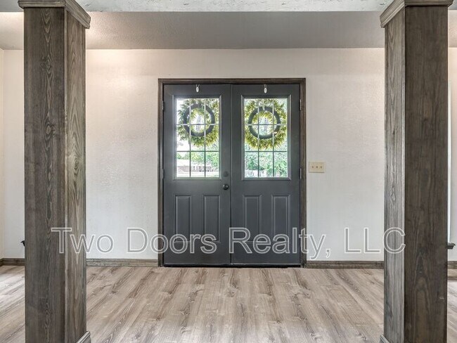 Building Photo - 1908 E Willow Creek Terrace