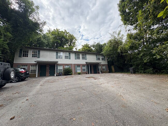 Building Photo - 220 Taliwa Gardens Dr