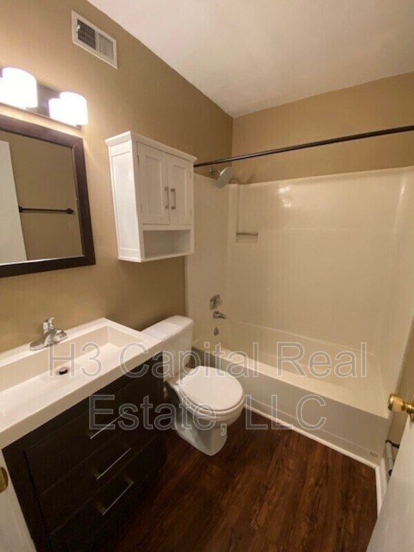 Building Photo - 31 Rosehaven Dr