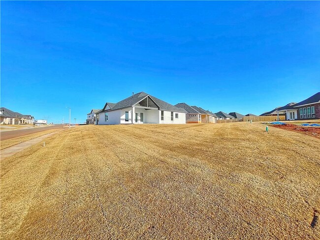 Building Photo - Luxarious 3BD/2BTH Home off of JKP Turnpik...