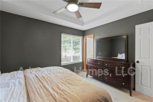Building Photo - 11516 N Windsor Ave