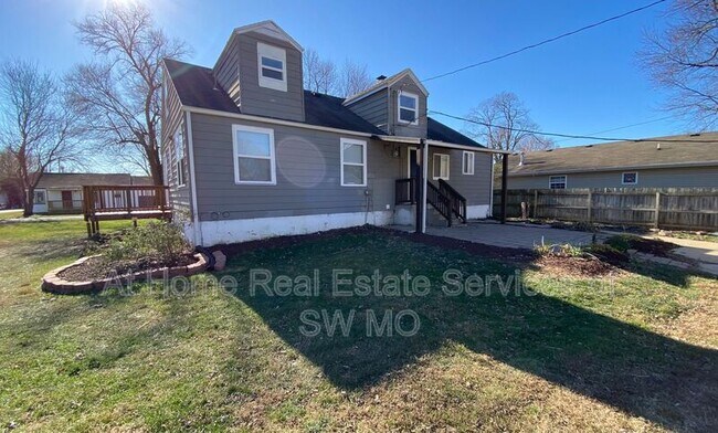 Building Photo - 1471 E Mcgee St