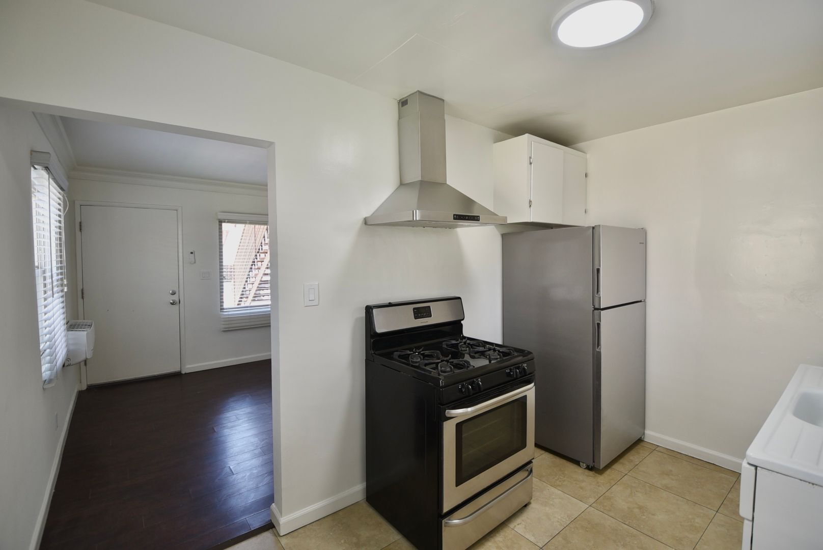 Building Photo - 605-609 North Hollywood Way