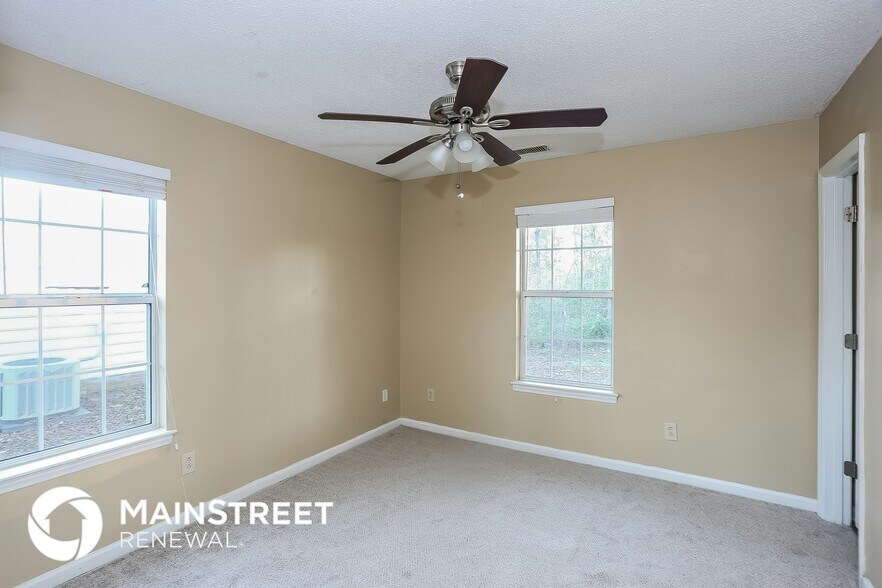 Building Photo - 4905 Farmview Dr